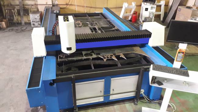 Станок лазерной резки металла с чпу 1500 Вт