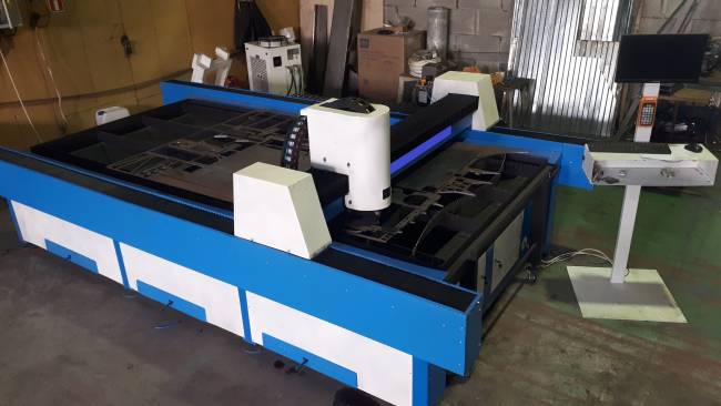 Станок лазерной резки металла с чпу 1500 Вт