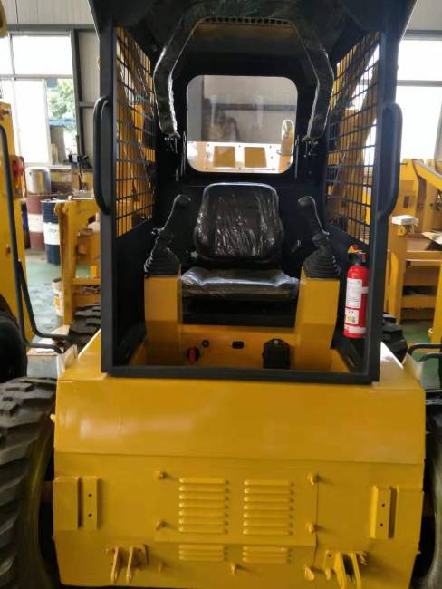 Мини-погрузчик GROST ML700 Мини-погрузчик GROST ML700