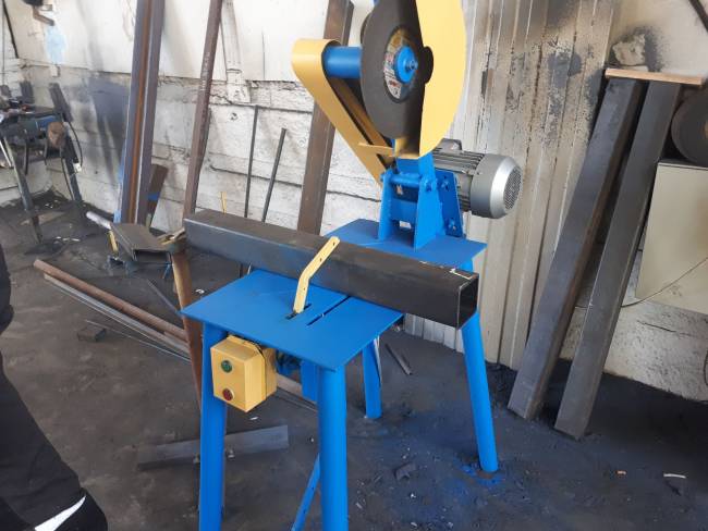 Вулканит абразивно-отрезной станок по металлу с ножным упором (2.2 кВт) Вулканит абразивно-отрезной станок по металлу с ножным упором (2.2 кВт)