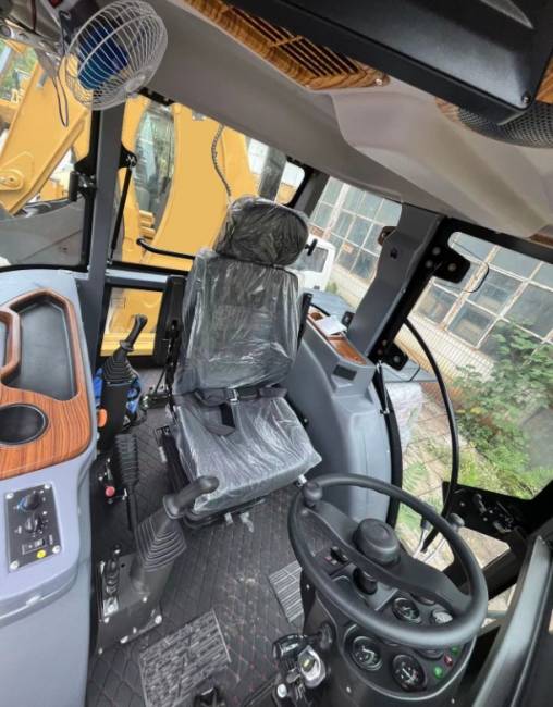 Экскаватор-погрузчик GROST EXL880