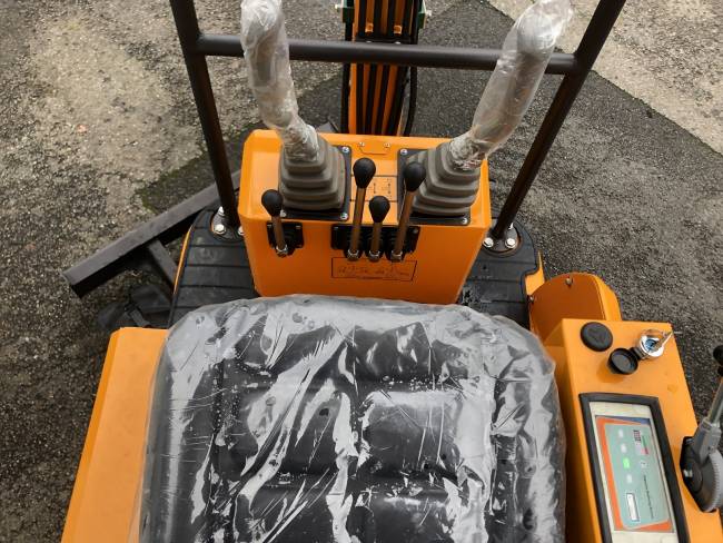 Мини-экскаватор GROST XN12 Мини-экскаватор GROST XN12